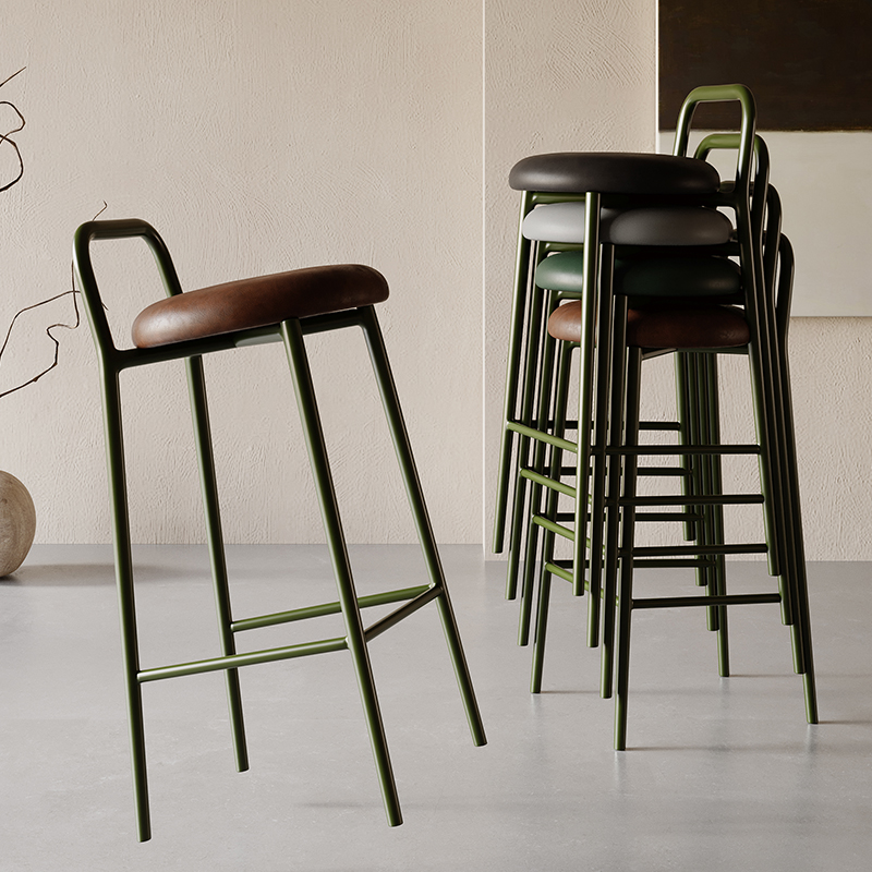 Outdoor Furniture Bali - เก้าอี้บาร์ทรงสูงสำหรับห้องนั่งเล่น ทำจากโลหะ สำหรับใช้งานกลางแจ้ง ดีไซน์สำหรับร้านอาหาร ทำจากอะคริลิคสีชมพู เก้าอี้บาร์สีดำ